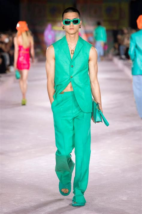 versace primavera verano 2022|LA COLECCIÓN DE LA PASARELA PRIMAVERA.